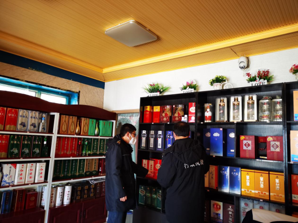 新右旗市场监管局（知识产权局）开展酒类市场打假治劣专项执法行动 净化酒类经营环境