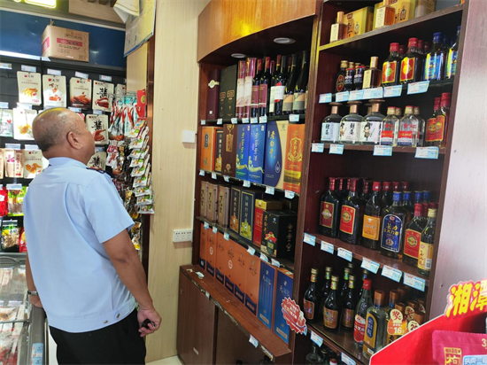 北坡市场监督管理所开展“特供酒”清源打链专项行动，净化酒类经营环境